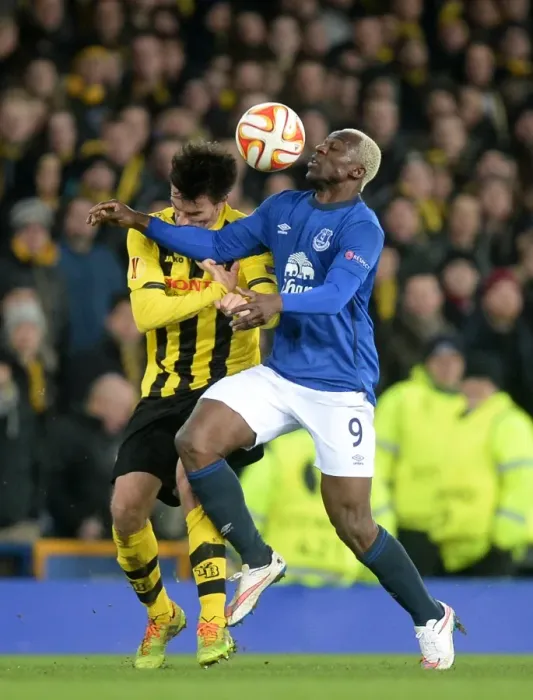 Framed Print : Europa League Showdown: Arouna Kone vs Alain Rochat Clash at Goodison Park Framed Print : Europa League Showdown: Arouna Kone vs Alain Rochat Clash at Goodison Park
