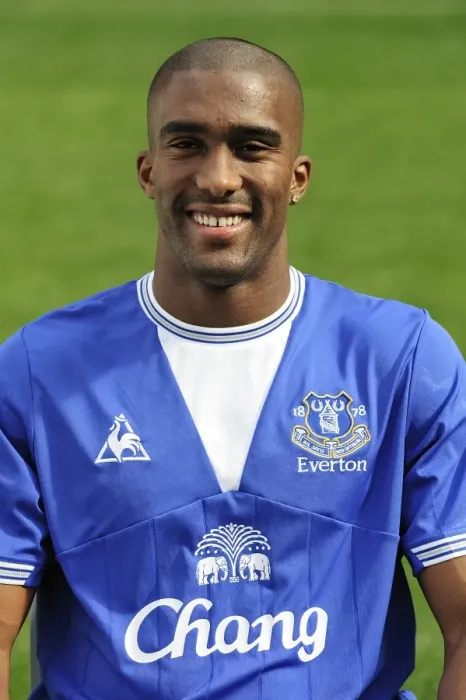 Framed Print : Everton FC: 2009-10 Team Photo - Sylvain Distin Framed Print : Everton FC: 2009-10 Team Photo - Sylvain Distin