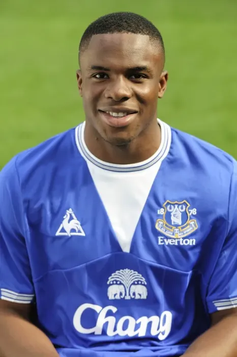 Framed Print : Everton FC 2009-10 Team Photo: Victor Anichebe Framed Print : Everton FC 2009-10 Team Photo: Victor Anichebe