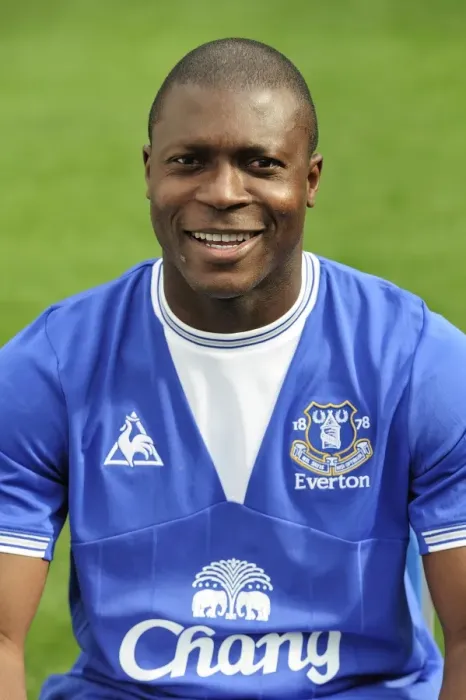 Framed Print : Everton FC: 2009-10 Team Photo with Yakubu Ayegbeni Framed Print : Everton FC: 2009-10 Team Photo with Yakubu Ayegbeni