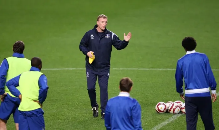Framed Print : Everton FC: David Moyes Orders Players at Europa League Training Session, Estadio da Luz Framed Print : Everton FC: David Moyes Orders Players at Europa League Training Session, Estadio da Luz