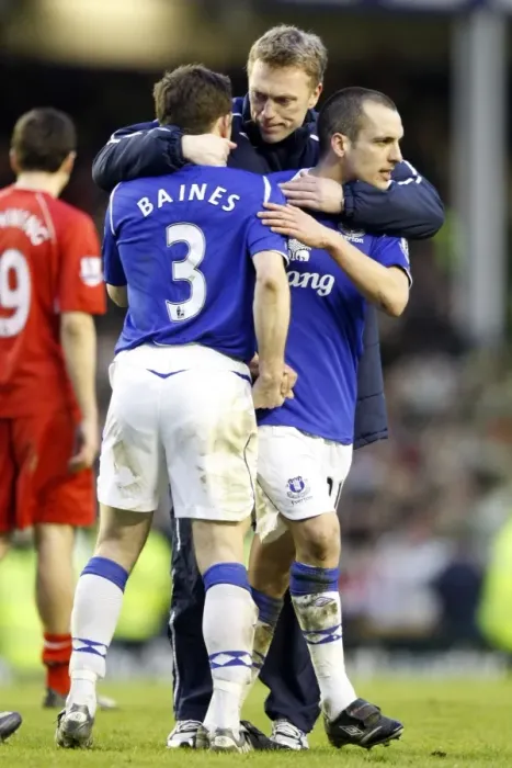 Framed Print : Everton FC: David Moyes and Team Celebrate FA Cup Quarter Final Victory over Middlesbrough (8 / 3 / 09) Framed Print : Everton FC: David Moyes and Team Celebrate FA Cup Quarter Final Victory over Middlesbrough (8 / 3 / 09)