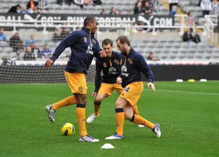 Framed Print : Everton FC: Distin, McFadden, Bilyaletdinov Gear Up for Newcastle United Showdown (November 2011) Framed Print : Everton FC: Distin, McFadden, Bilyaletdinov Gear Up for Newcastle United Showdown (November 2011)