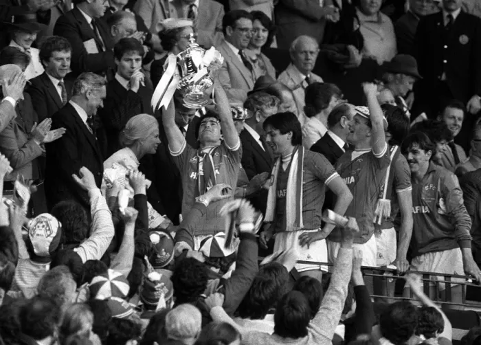 Framed Print : Everton FC: Kevin Ratcliffe Lifts the FA Cup after Historic 2-0 Victory over Watford (1984) Framed Print : Everton FC: Kevin Ratcliffe Lifts the FA Cup after Historic 2-0 Victory over Watford (1984)