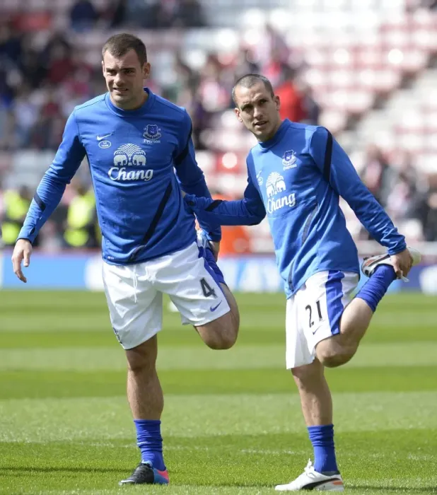 Framed Print : Everton FC: Osman and Gibson Gear Up for Sunderland Showdown (April 2013)