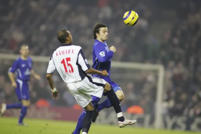 Framed Print : Everton FC: Simon Davies Outmaneuvers Diomansy Kamara with a Clever Nod Framed Print : Everton FC: Simon Davies Outmaneuvers Diomansy Kamara with a Clever Nod