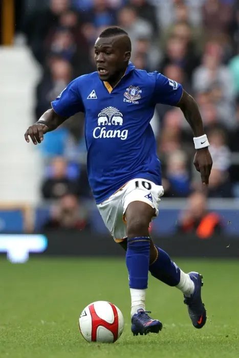 Framed Print : Everton FC vs Sunderland: FA Cup Sixth Round Battle at Goodison Park - Royston Drenthe's Dramatic Performance Framed Print : Everton FC vs Sunderland: FA Cup Sixth Round Battle at Goodison Park - Royston Drenthe's Dramatic Performance