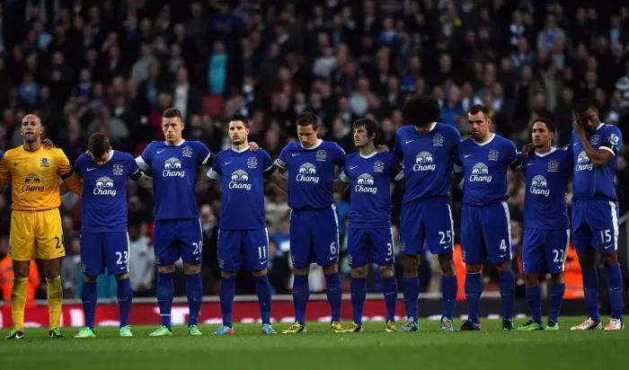 Framed Print : Everton Honors: Minutes of Silence at Emirates Stadium - Arsenal vs. Everton (16-04-2013) Framed Print : Everton Honors: Minutes of Silence at Emirates Stadium - Arsenal vs. Everton (16-04-2013)
