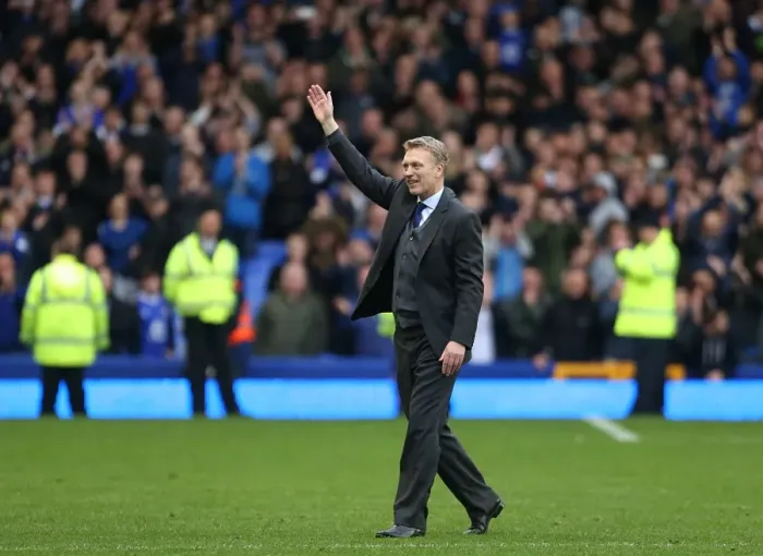 Framed Print : Everton manager David Moyes waves to the fans after the match Framed Print : Everton manager David Moyes waves to the fans after the match
