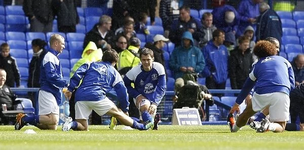 Everton Players Gear Up for Kick-off: Everton vs Wigan Athletic, Barclays Premier League (September 17, 2011)