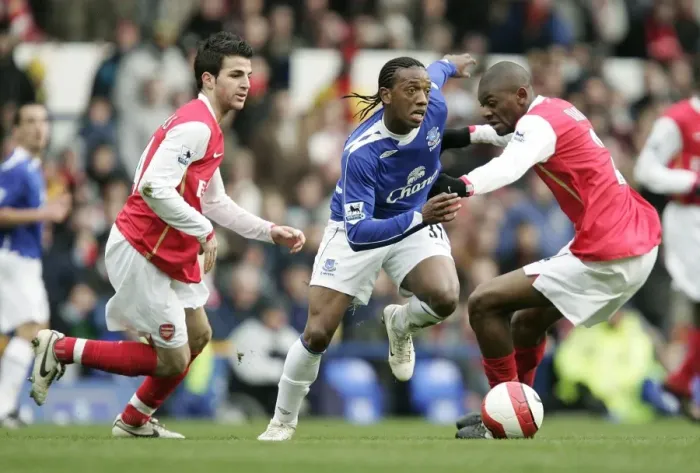 Framed Print : Everton v Arsenal Manuel Fernandes in action with Francesc Fabregas and Vasiriki Abou Diaby Framed Print : Everton v Arsenal Manuel Fernandes in action with Francesc Fabregas and Vasiriki Abou Diaby
