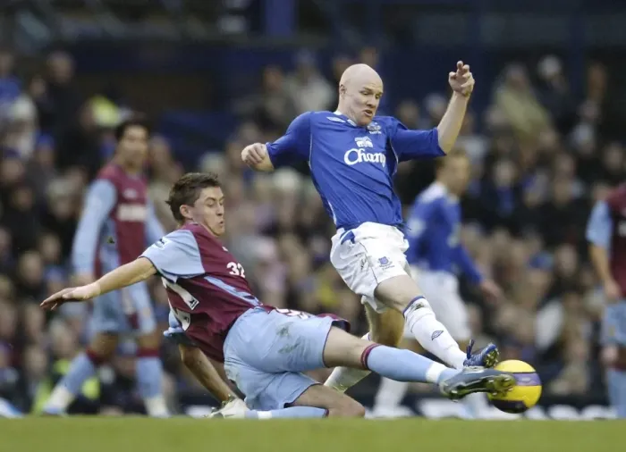 Framed Print : Everton v Aston Villa - Evertons Andrew Johnson and Aston Villas Gary Cahill Framed Print : Everton v Aston Villa - Evertons Andrew Johnson and Aston Villas Gary Cahill