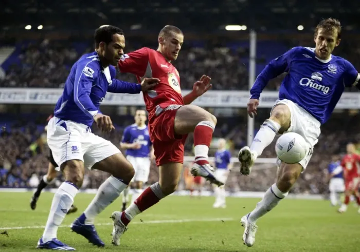 Framed Print : Everton v Blackburn Rovers FA Cup 3rd Round David Bentley under pressure from Phil Neville Framed Print : Everton v Blackburn Rovers FA Cup 3rd Round David Bentley under pressure from Phil Neville