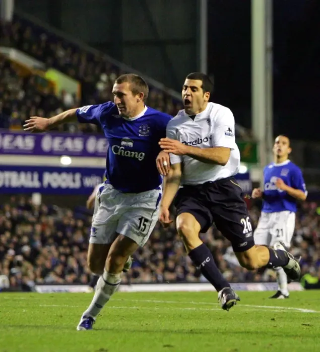 Framed Print : Everton v Bolton Alan Stubbs - Everton and Ben Haim - Bolton Wanderers Framed Print : Everton v Bolton Alan Stubbs - Everton and Ben Haim - Bolton Wanderers