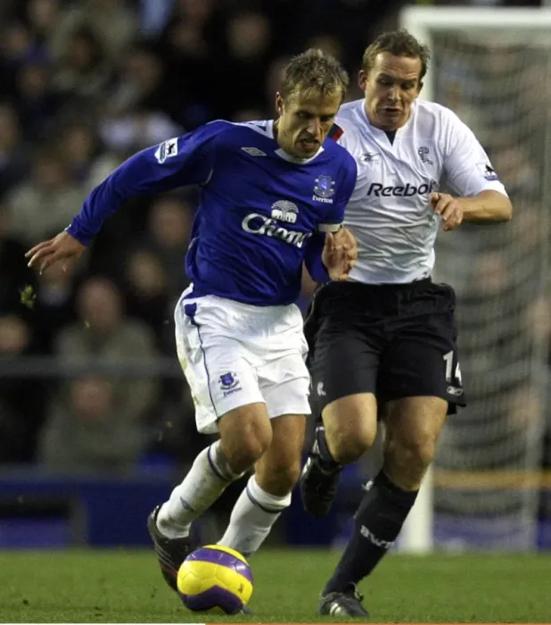 Framed Print : Everton v Bolton - Evertons Phil Neville and Boltons Kevin Davies Framed Print : Everton v Bolton - Evertons Phil Neville and Boltons Kevin Davies