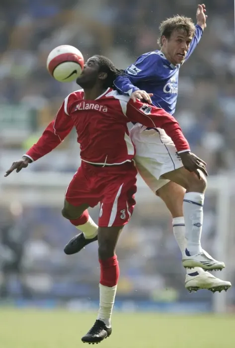 Framed Print : Everton v Charlton Athletic Alexandre Song and Phil Neville Framed Print : Everton v Charlton Athletic Alexandre Song and Phil Neville