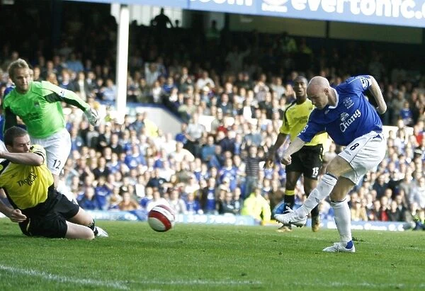 Everton v Manchester City Evertons Andrew Johnson has his second half shot blocked by Manchester Citys Richard Dunne on