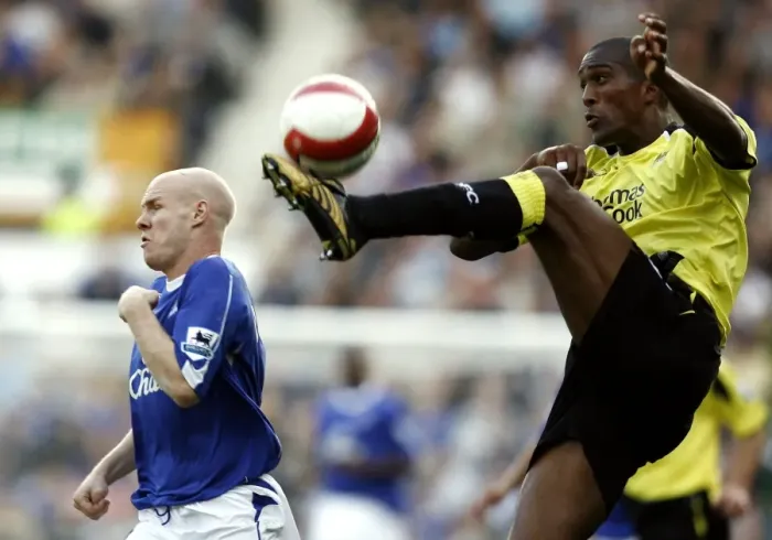Framed Print : Everton v Manchester City Evertons Andy Johnson iin action against Man Citys Sylvain Distin Framed Print : Everton v Manchester City Evertons Andy Johnson iin action against Man Citys Sylvain Distin