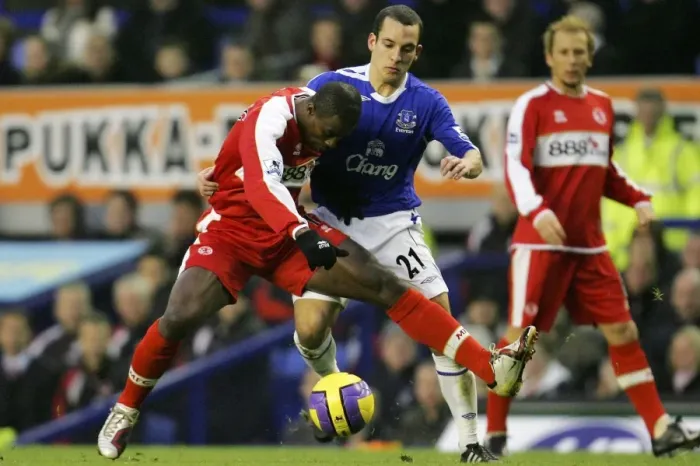 Framed Print : Everton v Middlesbrough George Boateng battles with Leon Osman