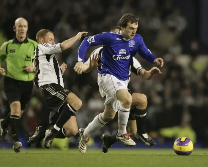 Framed Print : Everton v Newcastle United - James McFadden and Nicky Butt Framed Print : Everton v Newcastle United - James McFadden and Nicky Butt