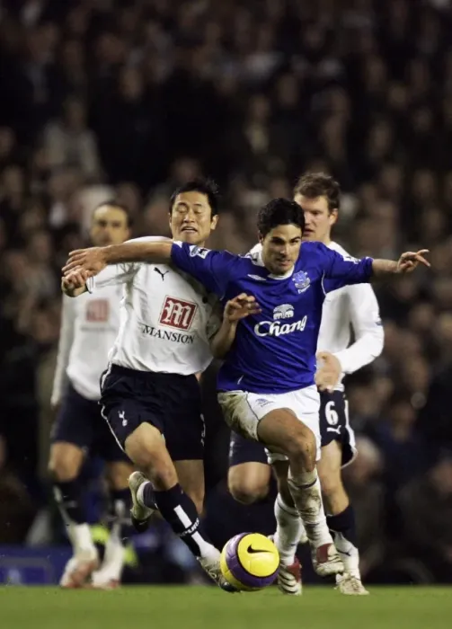 Framed Print : Everton v Tottenham Hotspur Mikel Arteta in action against Tottenhams Young Pyo Lee Framed Print : Everton v Tottenham Hotspur Mikel Arteta in action against Tottenhams Young Pyo Lee
