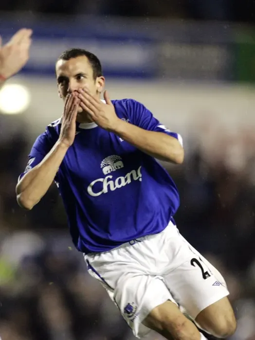 Framed Print : Everton v West Ham United Leon Osman - Everton celebrates his goal for 1-0