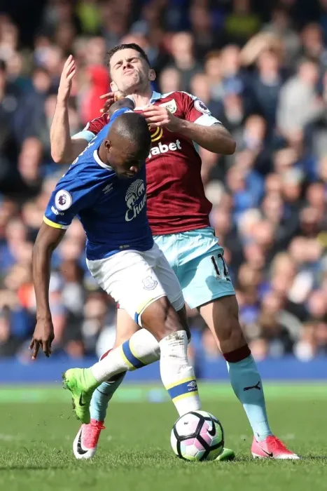 Framed Print : Everton vs Burnley: Intense Battle for Possession - Enner Valencia vs Robbie Brady at Goodison Park (Premier League 2016-17) Framed Print : Everton vs Burnley: Intense Battle for Possession - Enner Valencia vs Robbie Brady at Goodison Park (Premier League 2016-17)