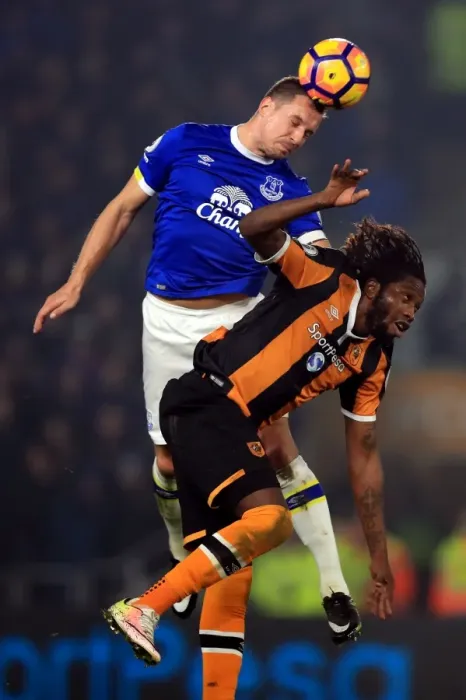 Framed Print : Everton vs Hull City: Jagielka vs Mbokani - Aerial Battle in the Premier League