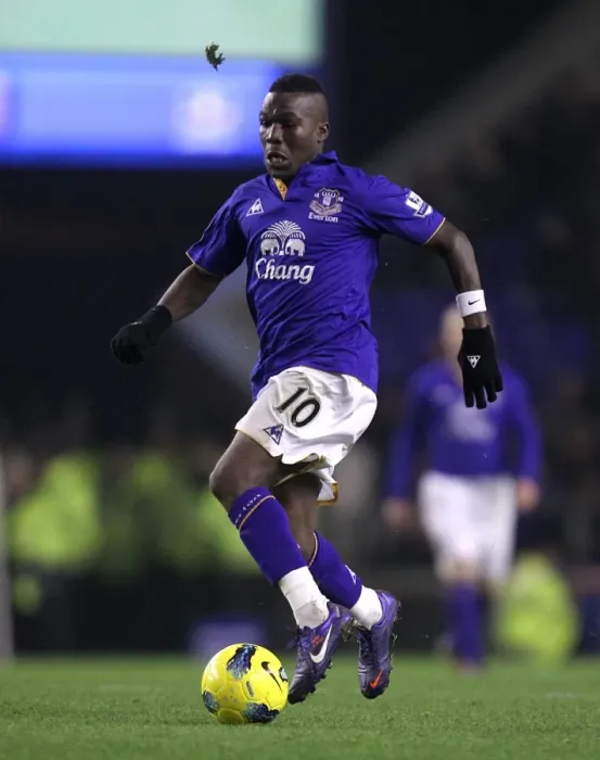 Framed Print : Everton vs Manchester City: Premier League Clash - Royston Drenthe at Goodison Park (January 2012) Framed Print : Everton vs Manchester City: Premier League Clash - Royston Drenthe at Goodison Park (January 2012)