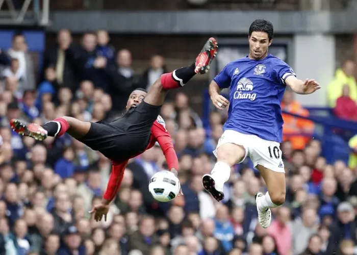 Framed Print : Everton vs Manchester United: A Rivalry Revisited - Evra vs Arteta at Goodison Park Framed Print : Everton vs Manchester United: A Rivalry Revisited - Evra vs Arteta at Goodison Park