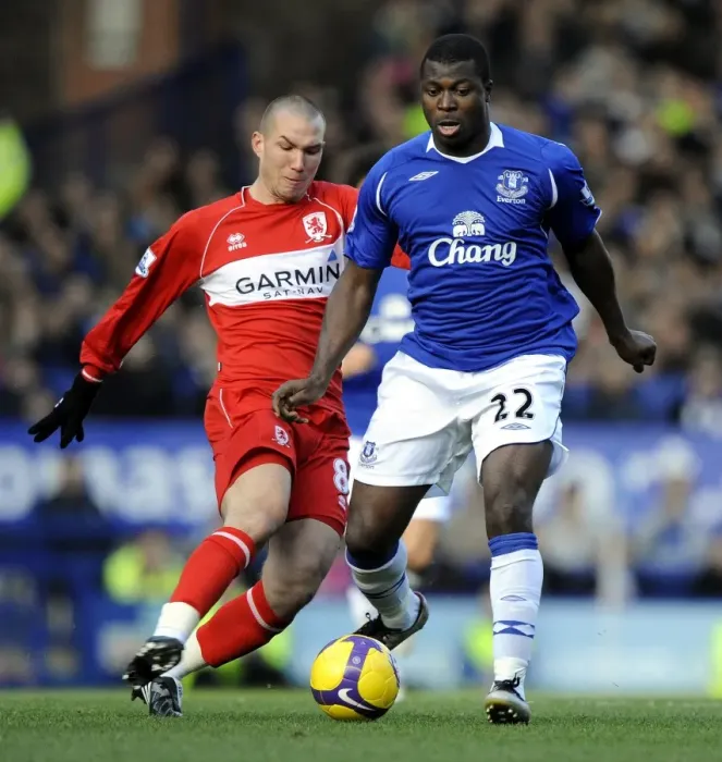 Framed Print : Everton vs Middlesbrough: A Battle in the Premier League - Digard and Yakubu's Clash at Goodison Park (November 16, 2008)