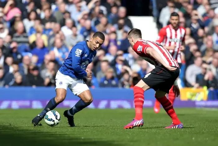 Framed Print : Everton vs Southampton: A Battle Between Aaron Lennon and Morgan Schneiderlin at Goodison Park Framed Print : Everton vs Southampton: A Battle Between Aaron Lennon and Morgan Schneiderlin at Goodison Park