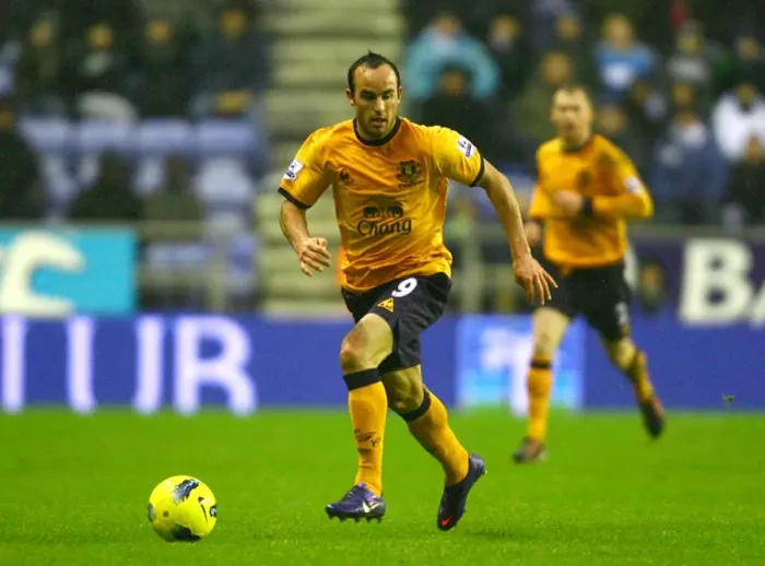 Framed Print : Everton vs. Wigan Athletic: Landon Donovan in Action, Barclays Premier League (February 2012) Framed Print : Everton vs. Wigan Athletic: Landon Donovan in Action, Barclays Premier League (February 2012)