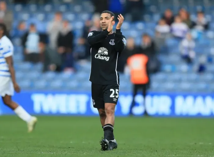 Framed Print : Everton's Aaron Lennon Celebrates with Fans: Queens Park Rangers Victory in Premier League