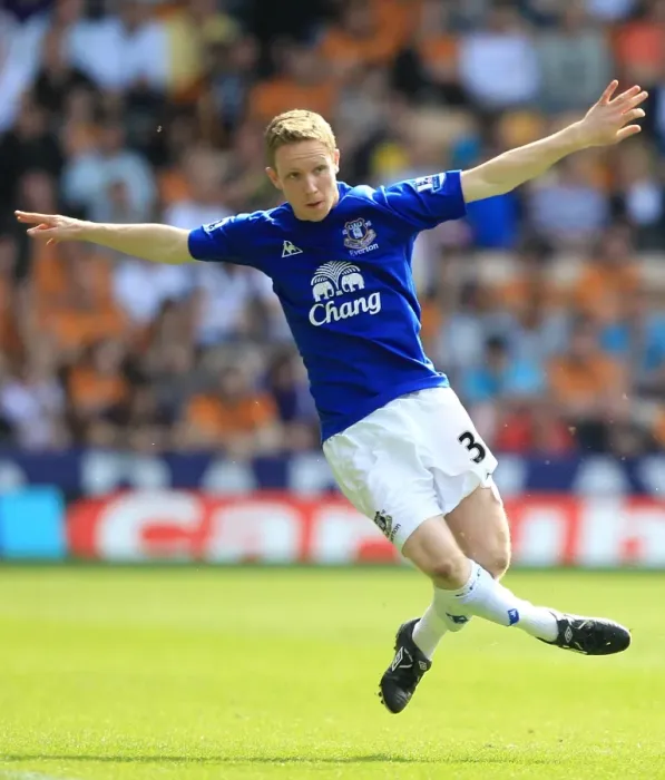 Framed Print : Everton's Adam Forshaw in Action: Thrilling Premier League Clash vs. Wolverhampton Wanderers (09.04.2011)