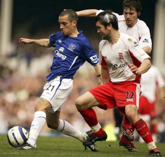 Framed Print : Everton's Agile Midfielder Leon Osman Outmaneuvers Birmingham Defenders