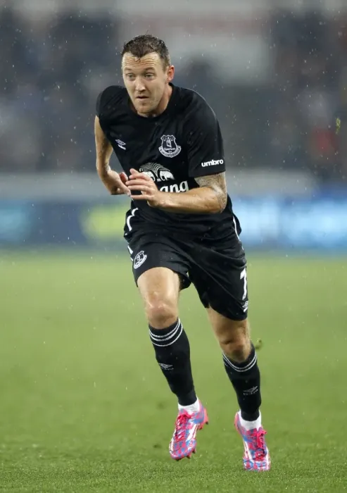 Framed Print : Everton's Aiden McGeady in Action against Swansea City - Capital One Cup Third Round