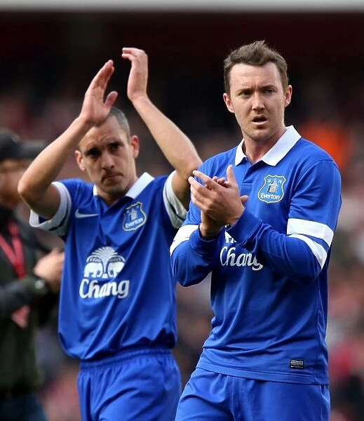 Everton's Aiden McGeady Shows Appreciation to Fans After FA Cup Defeat to Arsenal (8-3-2014)