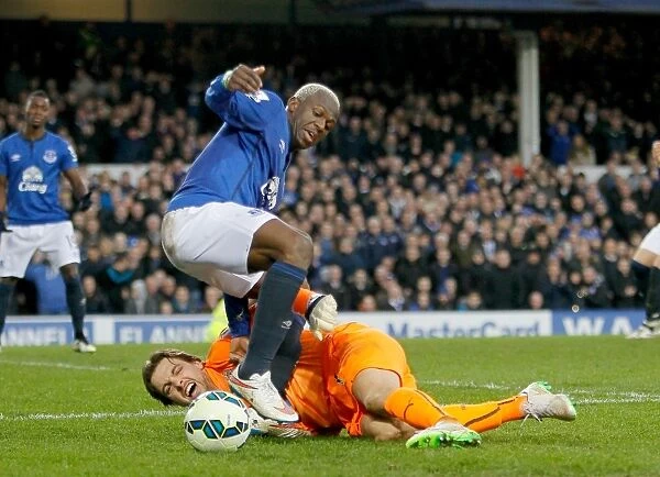 Everton's Arouna Kone Dodges Tim Krul but Misses Goal: Everton vs Newcastle United, Premier League