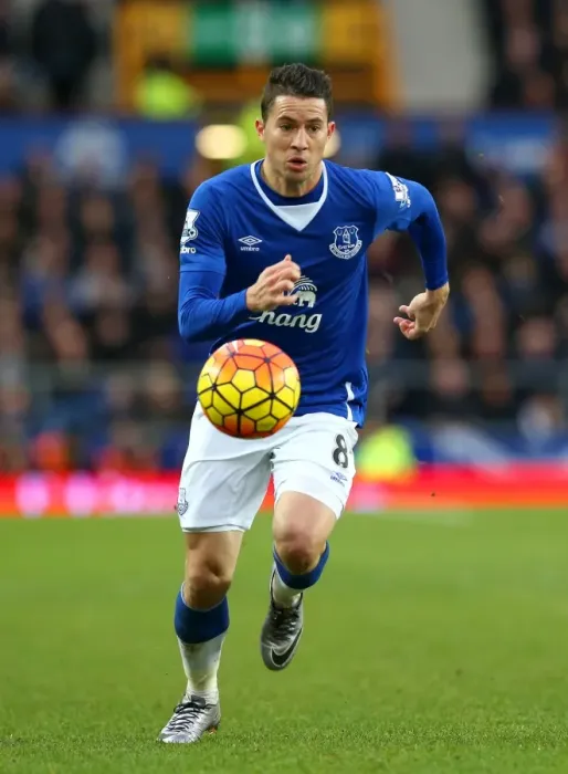 Framed Print : Everton's Bryan Oviedo in Action: Everton vs Swansea City at Goodison Park, Premier League Framed Print : Everton's Bryan Oviedo in Action: Everton vs Swansea City at Goodison Park, Premier League