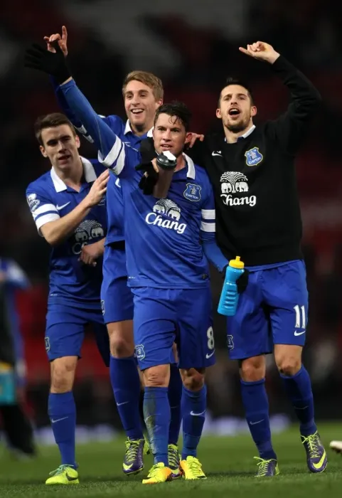 Framed Print : Evertons Bryan Oviedo (centre) celebrate with his team-mates after the game Framed Print : Evertons Bryan Oviedo (centre) celebrate with his team-mates after the game