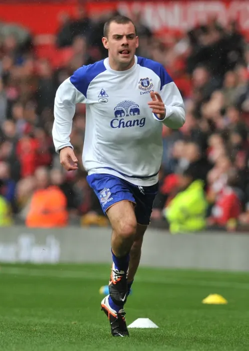 Framed Print : Everton's Darron Gibson: Focused and Ready at Old Trafford - Pre-Game Ritual vs Manchester United (April 2012, Premier League) Framed Print : Everton's Darron Gibson: Focused and Ready at Old Trafford - Pre-Game Ritual vs Manchester United (April 2012, Premier League)