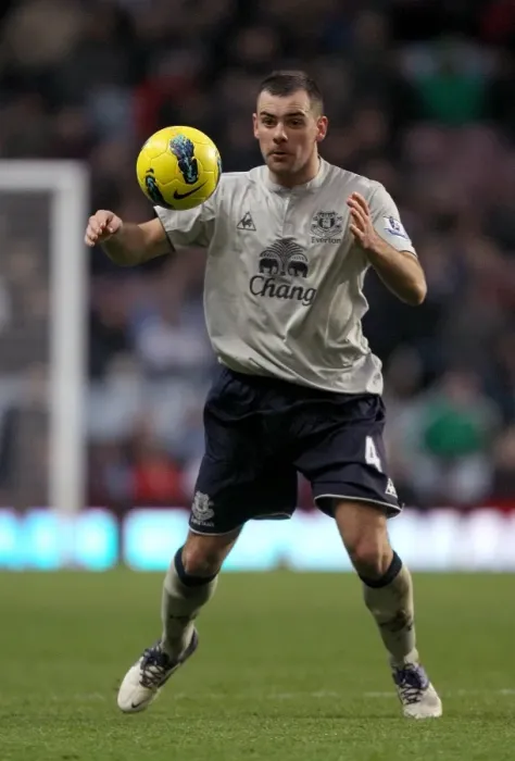 Framed Print : Everton's Darron Gibson in Action: Premier League Showdown vs. Aston Villa (January 2012)