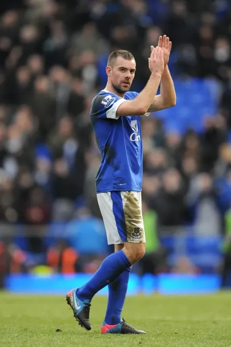 Framed Print : Everton's Darron Gibson Salutes Fans: Everton 2-0 Manchester City (BPL 2013) Framed Print : Everton's Darron Gibson Salutes Fans: Everton 2-0 Manchester City (BPL 2013)