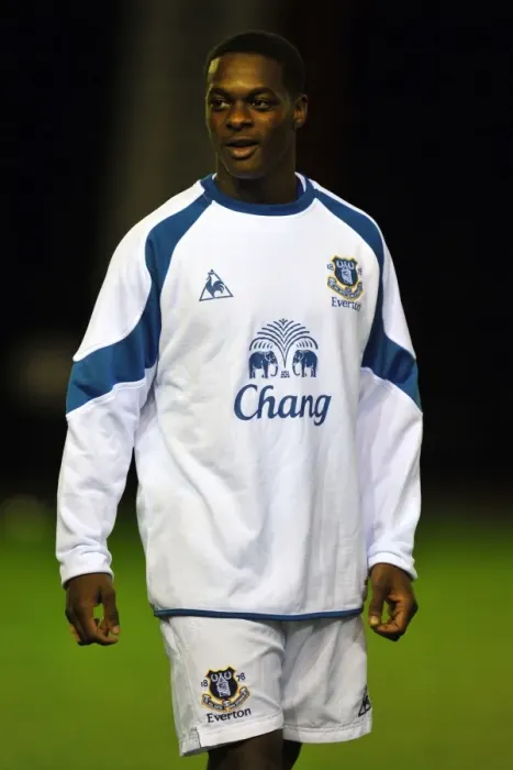 Framed Print : Everton's Determined Striker: Kieran Agard in Everton Colors Framed Print : Everton's Determined Striker: Kieran Agard in Everton Colors