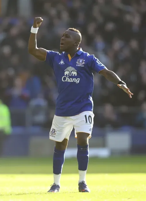 Framed Print : Everton's FA Cup Triumph: Royston Drenthe's Stunning Goal Against Blackpool (18 February 2012) Framed Print : Everton's FA Cup Triumph: Royston Drenthe's Stunning Goal Against Blackpool (18 February 2012)