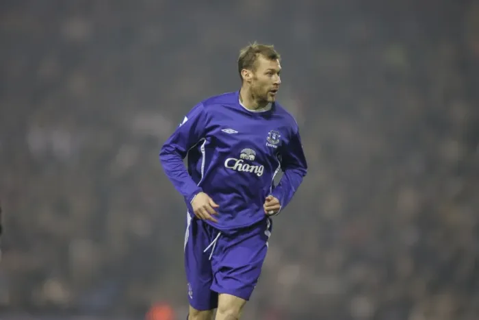 Framed Print : Everton's Ferguson: Ready for the Pass Framed Print : Everton's Ferguson: Ready for the Pass
