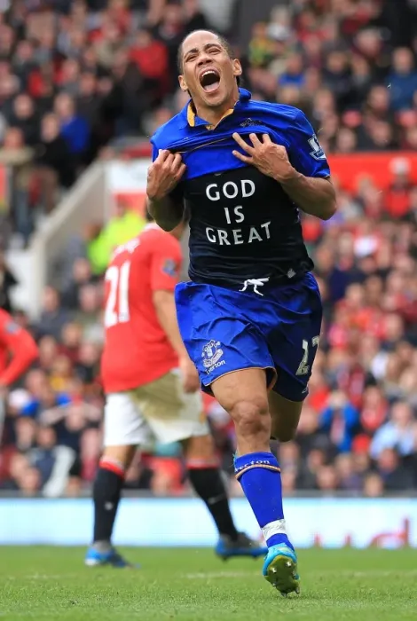 Framed Print : Everton's God is Great Moment: Steven Pienaar Stuns Manchester United (22 April 2012) Framed Print : Everton's God is Great Moment: Steven Pienaar Stuns Manchester United (22 April 2012)