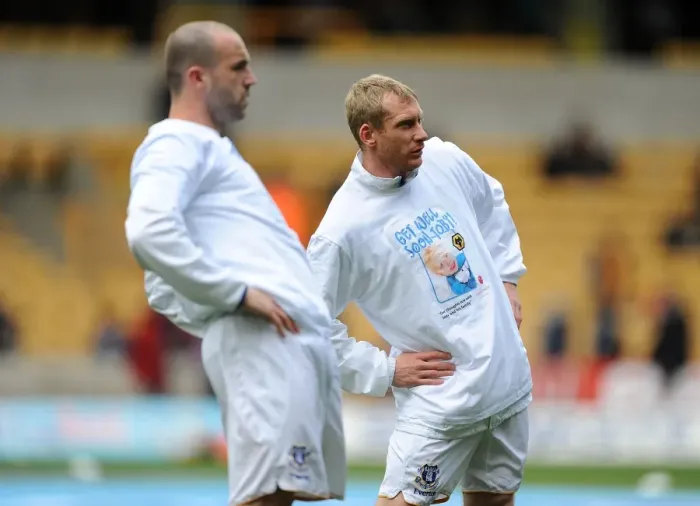 Framed Print : Everton's Hibbert and McFadden: United Before Kick-off Against Wolverhampton Wanderers (May 2012) Framed Print : Everton's Hibbert and McFadden: United Before Kick-off Against Wolverhampton Wanderers (May 2012)