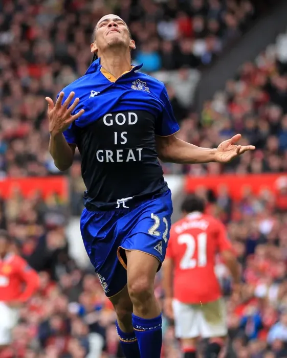 Framed Print : Everton's Historic God is Great Comeback: Steven Pienaar's Stunning Goal at Old Trafford (22 April 2012)